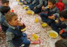 توزیع یک وعده‌غذای گرم در روستا مهدهای اردکان آغاز شد