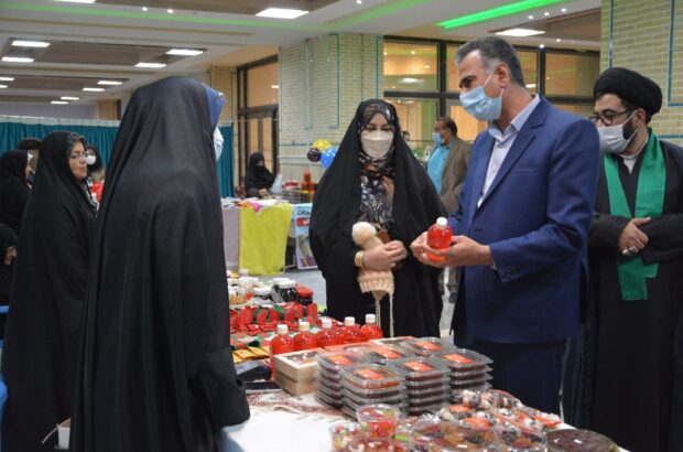 افتتاح نمایشگاه یلدای فاطمی در میبد