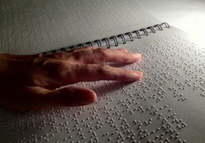 مسئول بخش نابینایان کتابخانه مرکزی یزد:ناشران برای به روزرسانی منابع بریل همکاری کنند مسئول بخش نابینایان کتابخانه مرکزی یزد:ناشران برای به روزرسانی منابع بریل همکاری کنند