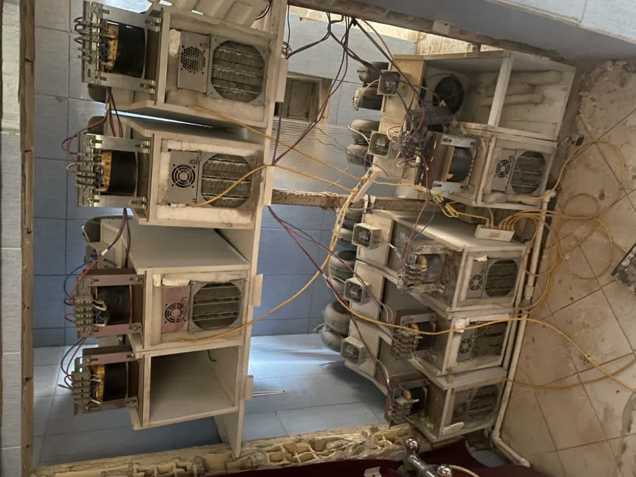 کشف و توقیف ۷ دستگاه ماینر غیرمجاز در دامداری‌های شهرستان اشکذر