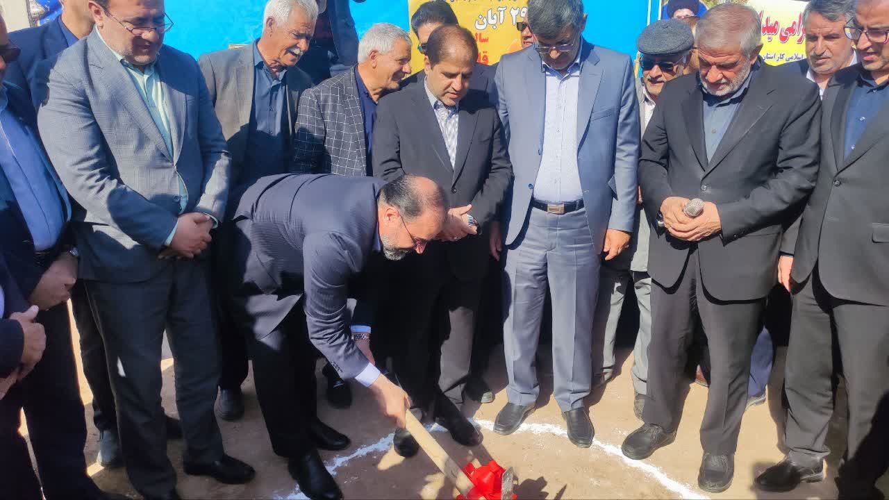 ساخت مجتمع آموزشی، رفاهی کارگران یزد با حضور استاندار آغاز شد ساخت مجتمع آموزشی، رفاهی کارگران یزد با حضور استاندار آغاز شد